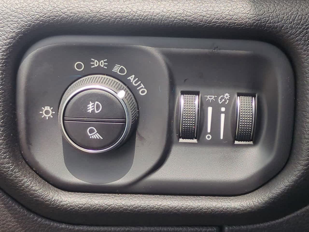 Thumbnail: 2026 RAM 1500 - 18