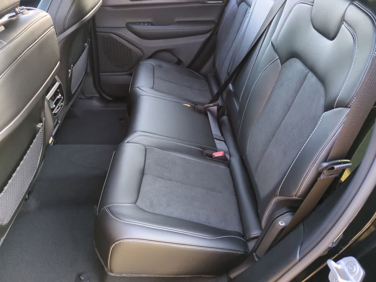 Thumbnail: 2025 Jeep Grand Cherokee - 21