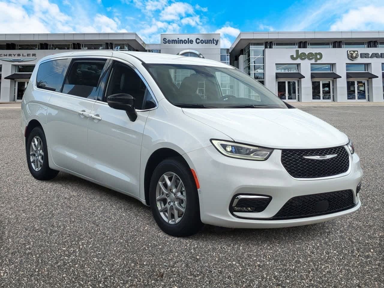 Thumbnail: 2026 Chrysler Pacifica - 2