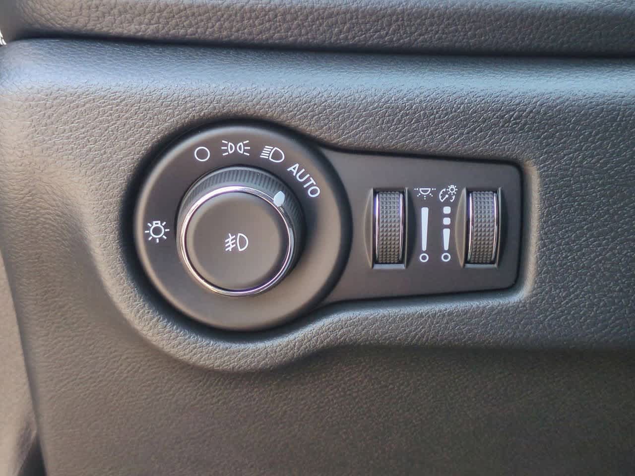 Thumbnail: 2026 Chrysler Pacifica - 18