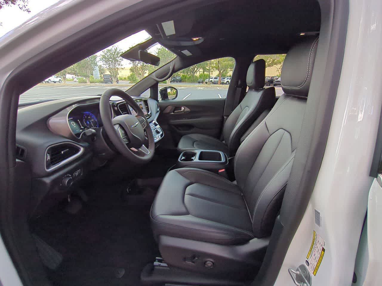 Thumbnail: 2026 Chrysler Voyager - 17