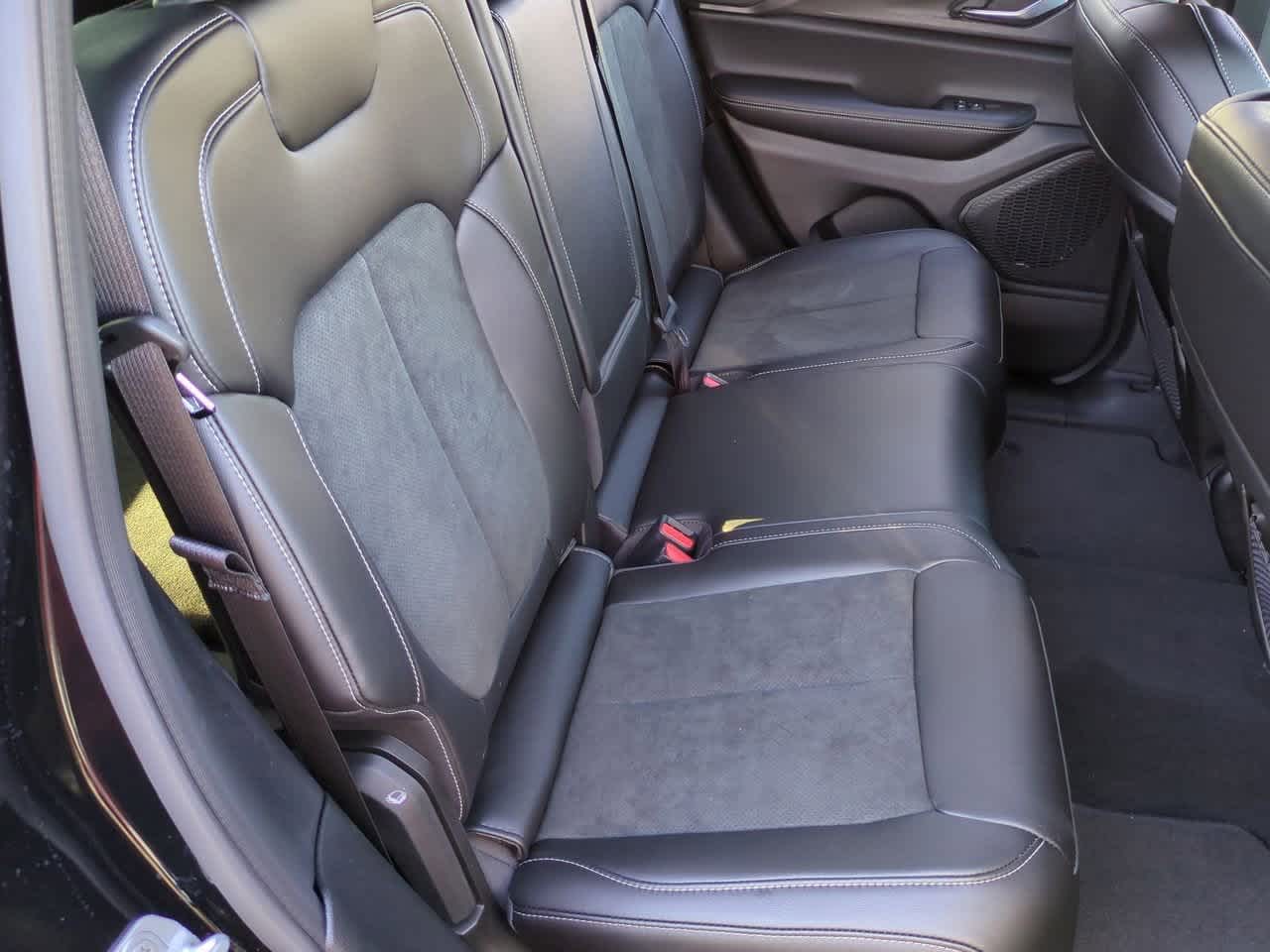 Thumbnail: 2025 Jeep Grand Cherokee - 21