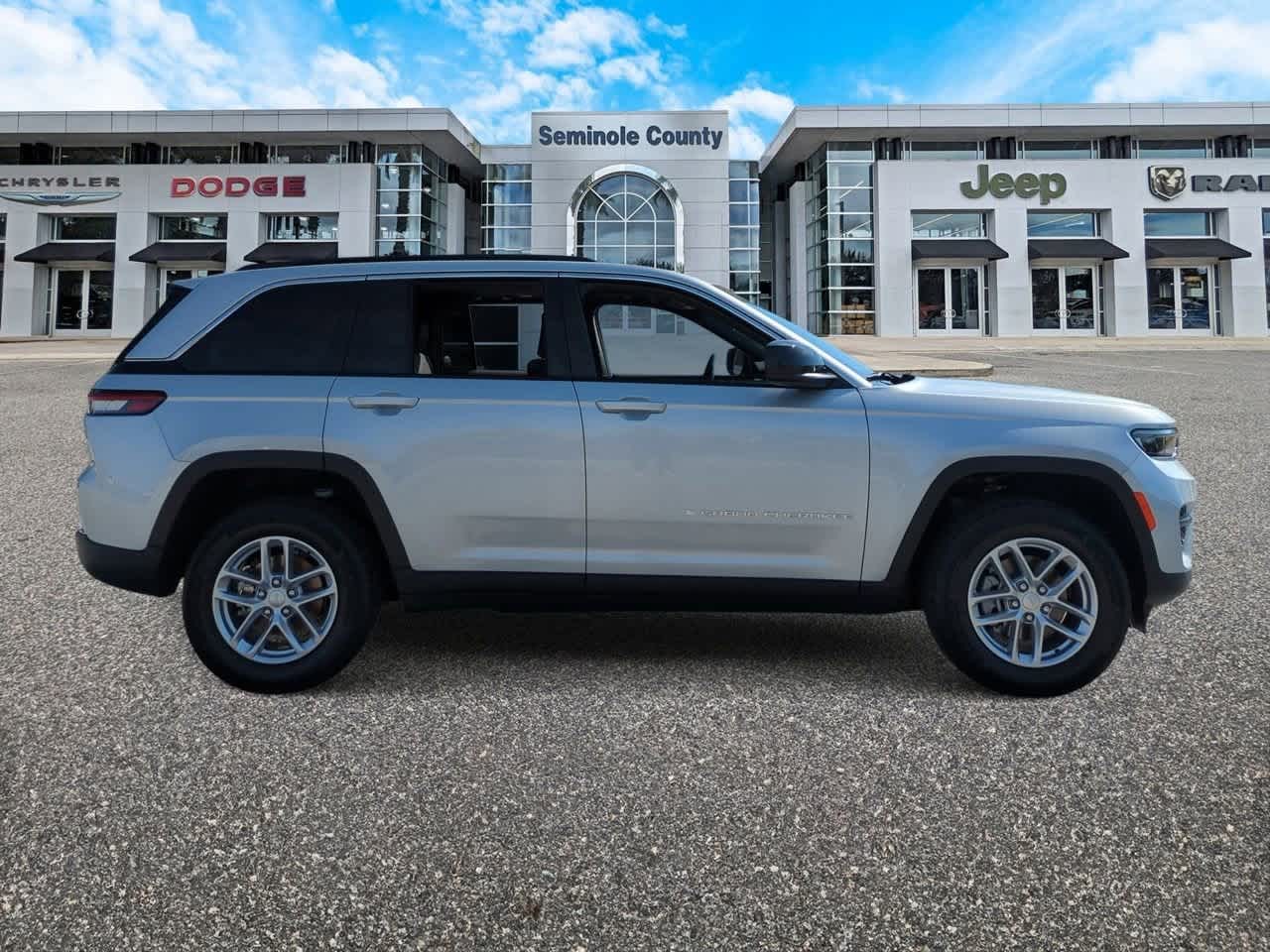 Thumbnail: 2025 Jeep Grand Cherokee - 9