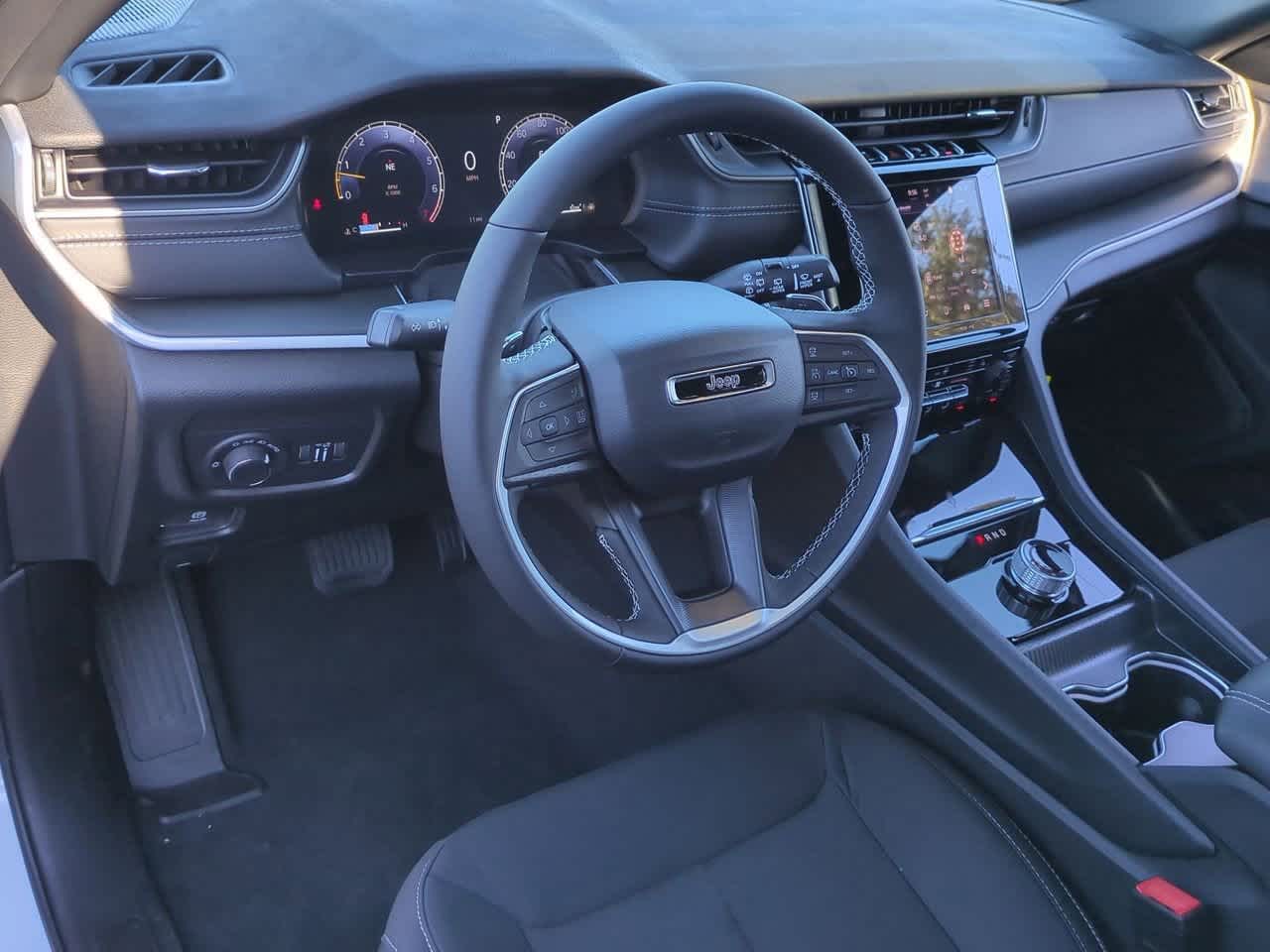 Thumbnail: 2025 Jeep Grand Cherokee - 10