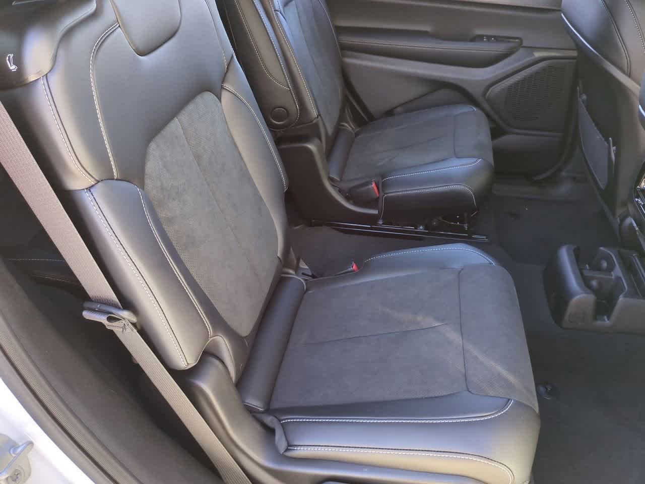 Thumbnail: 2025 Jeep Grand Cherokee L - 22