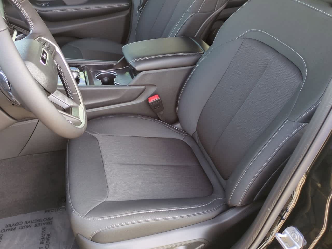 Thumbnail: 2025 Jeep Grand Cherokee - 17