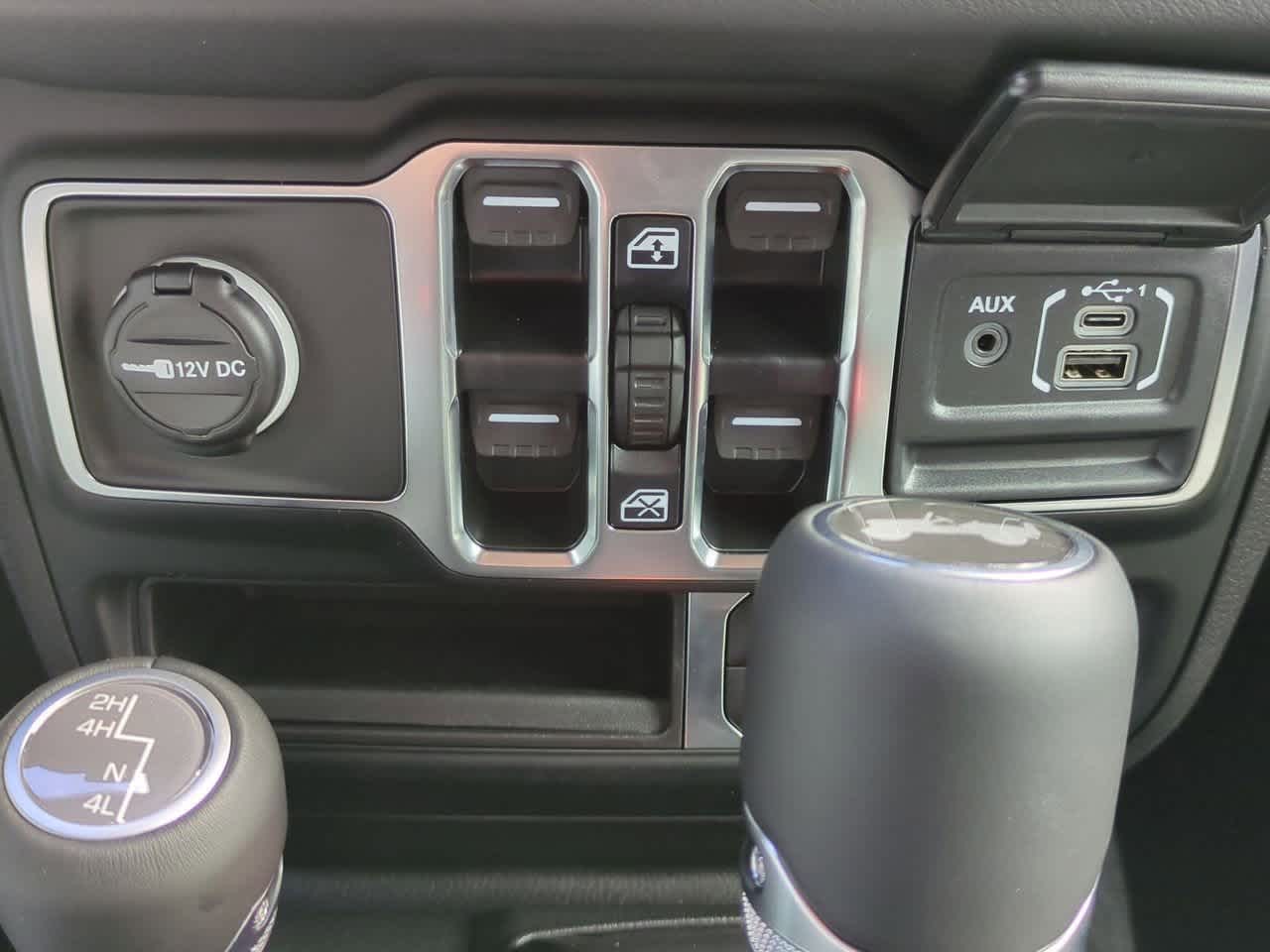 Thumbnail: 2025 Jeep Wrangler - 32