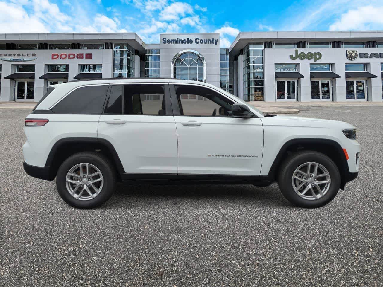 Thumbnail: 2025 Jeep Grand Cherokee - 9