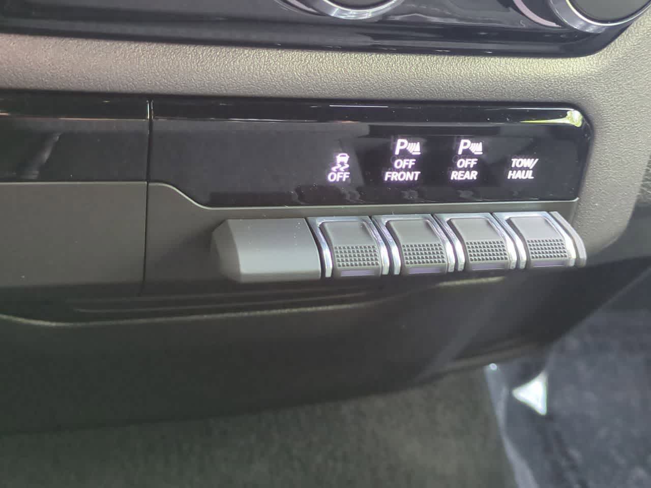 Thumbnail: 2025 RAM 1500 - 17