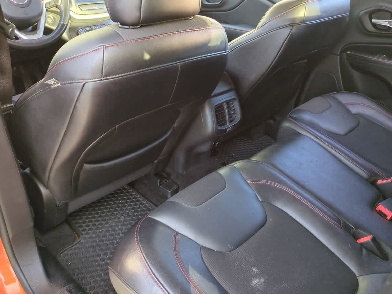 Thumbnail: 2015 Jeep Cherokee - 19