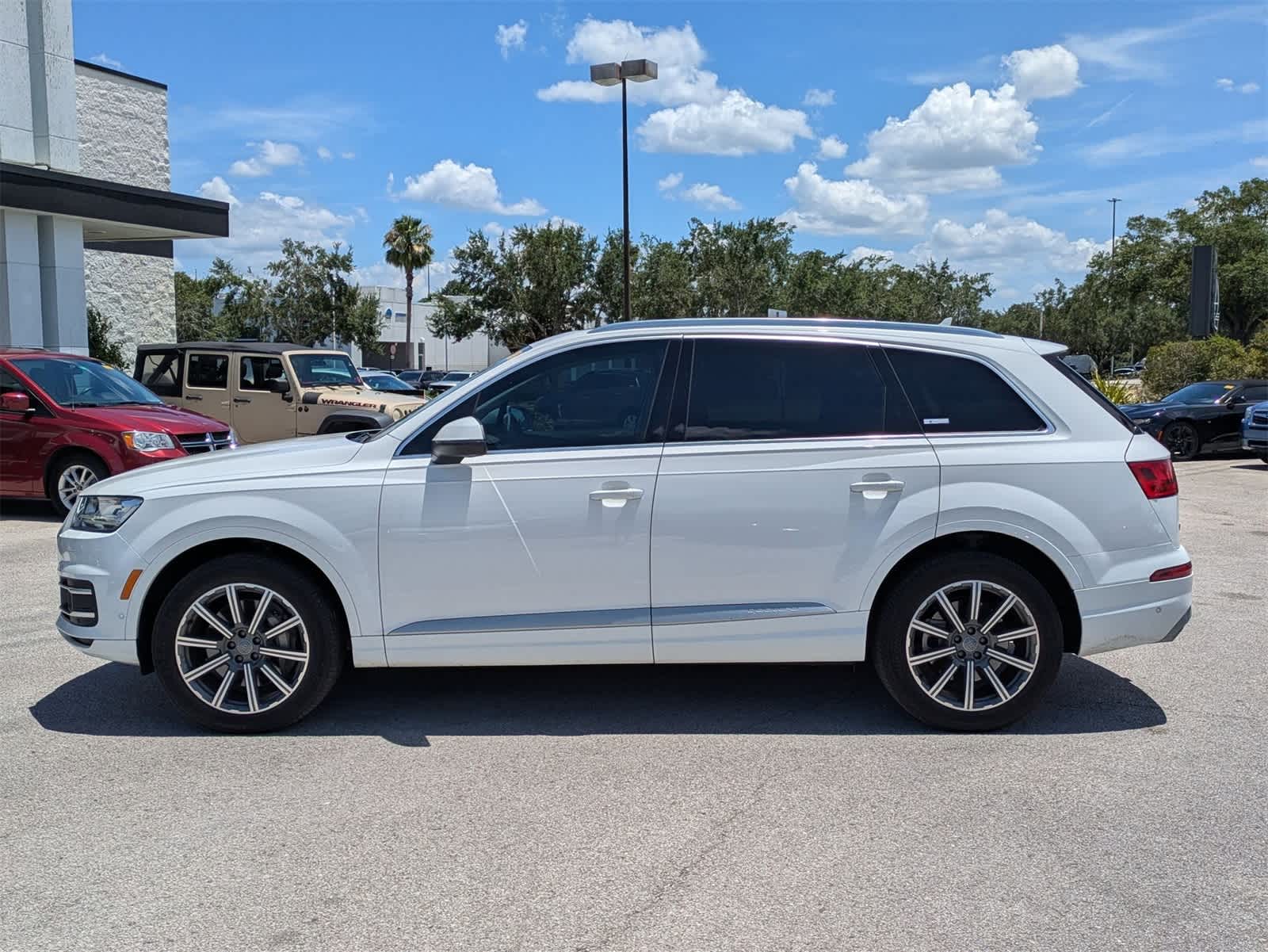 Thumbnail: 2019 Audi Q7 - 2