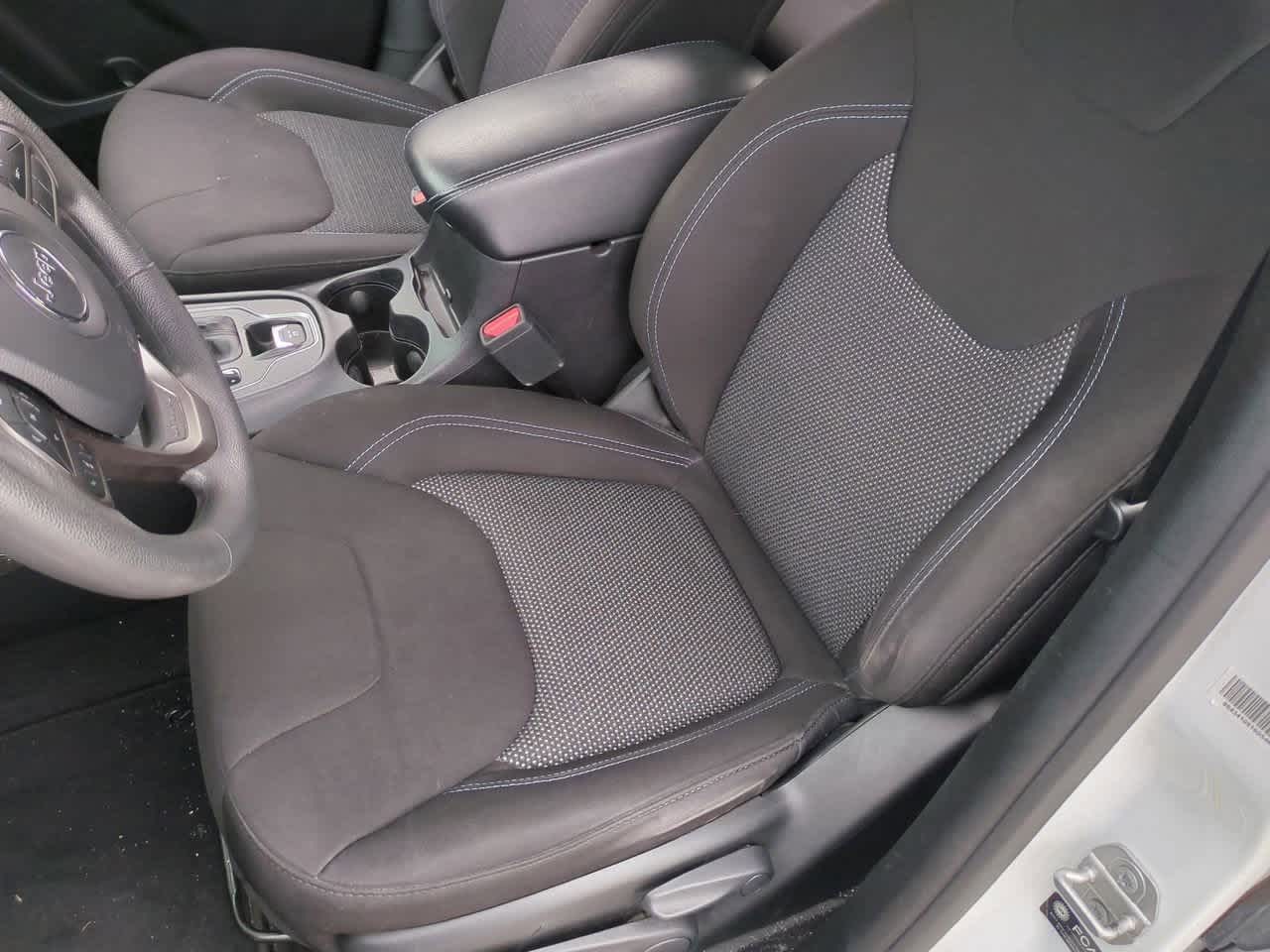 Thumbnail: 2021 Jeep Cherokee - 16