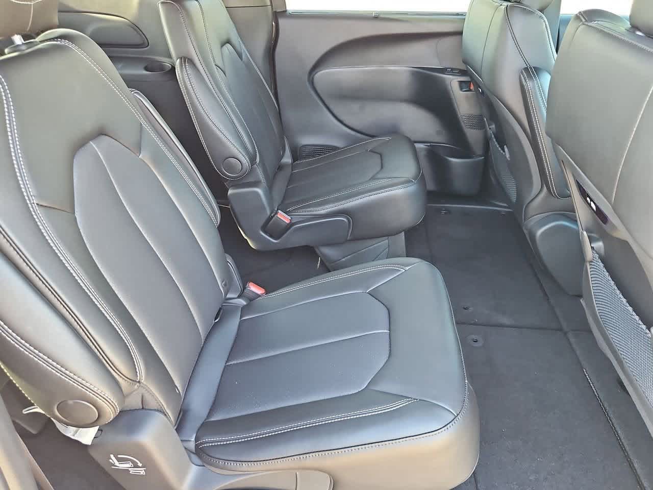 Thumbnail: 2026 Chrysler Pacifica - 21