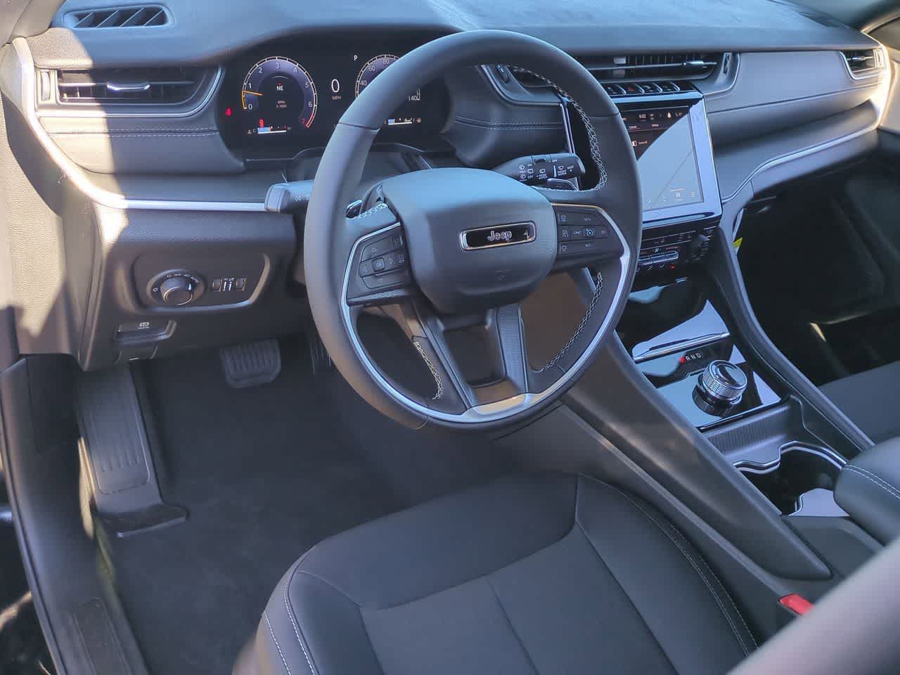 Thumbnail: 2025 Jeep Grand Cherokee - 10