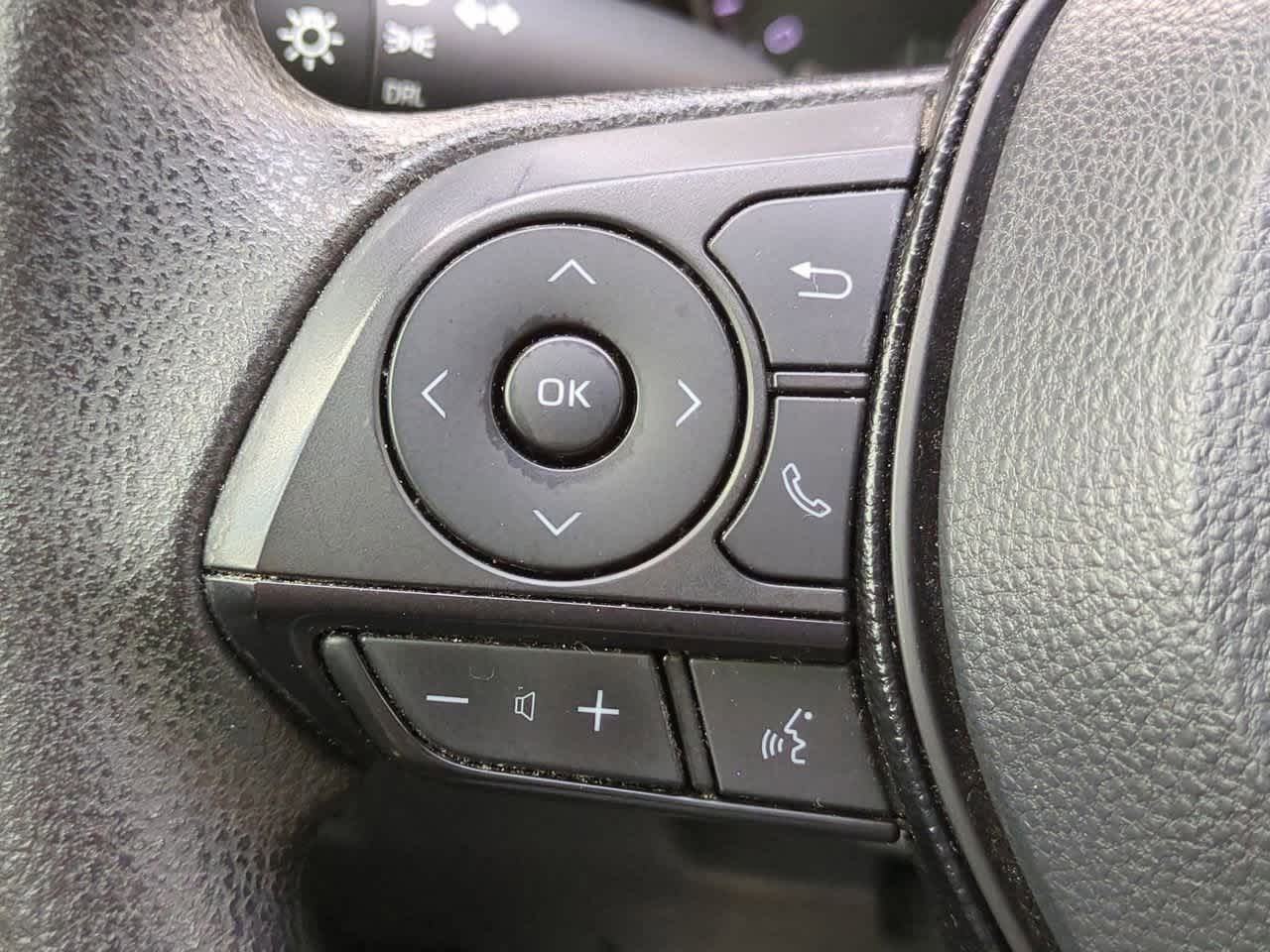 Thumbnail: 2021 Toyota RAV4 - 23