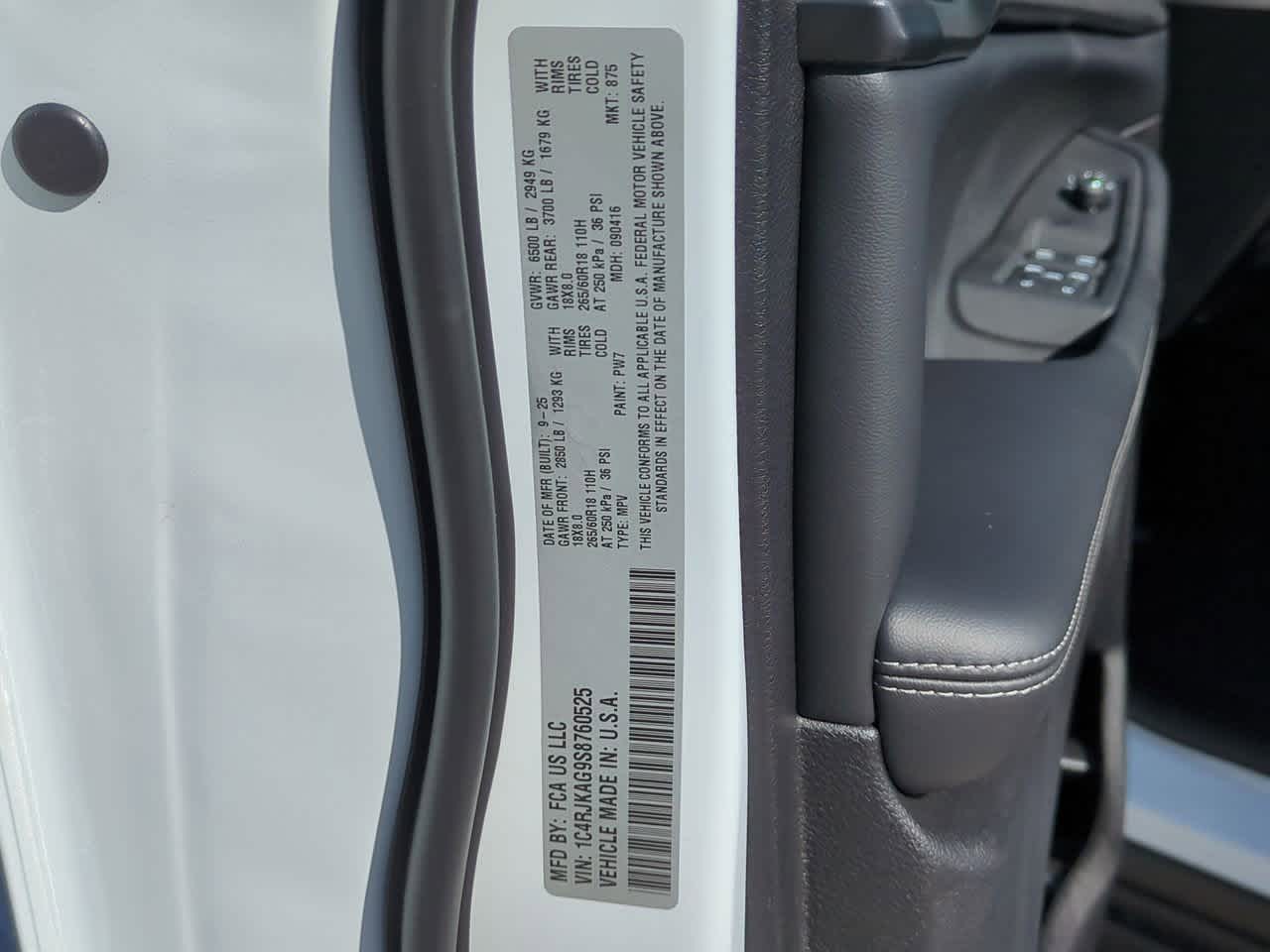 Thumbnail: 2025 Jeep Grand Cherokee L - 37