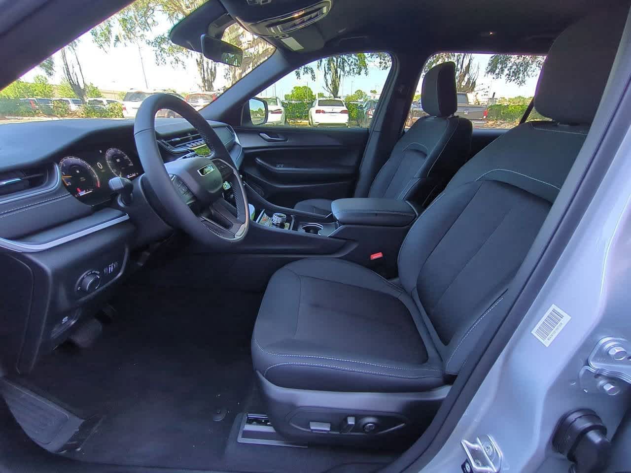 Thumbnail: 2025 Jeep Grand Cherokee L - 17