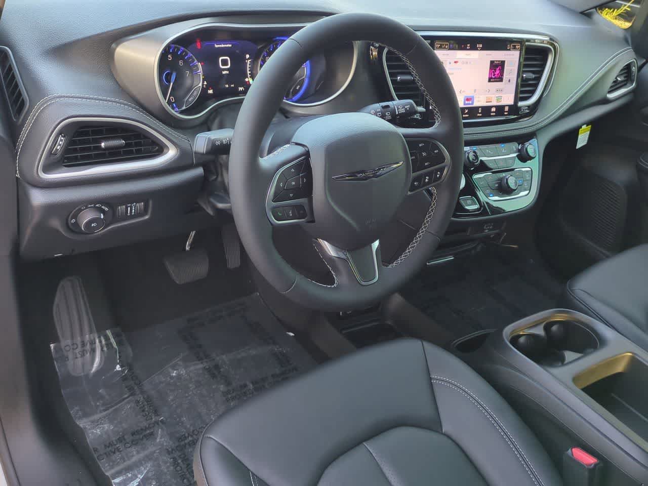 Thumbnail: 2026 Chrysler Pacifica - 10