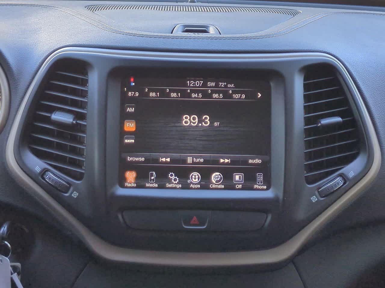 Thumbnail: 2017 Jeep Cherokee - 27