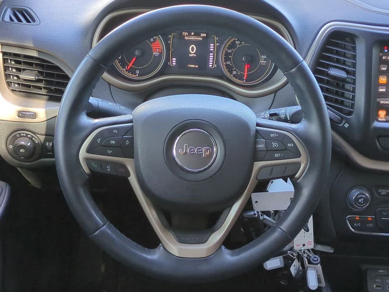 Thumbnail: 2017 Jeep Cherokee - 22