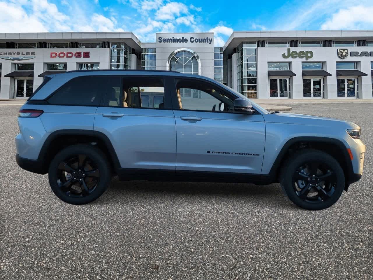 Thumbnail: 2025 Jeep Grand Cherokee - 9