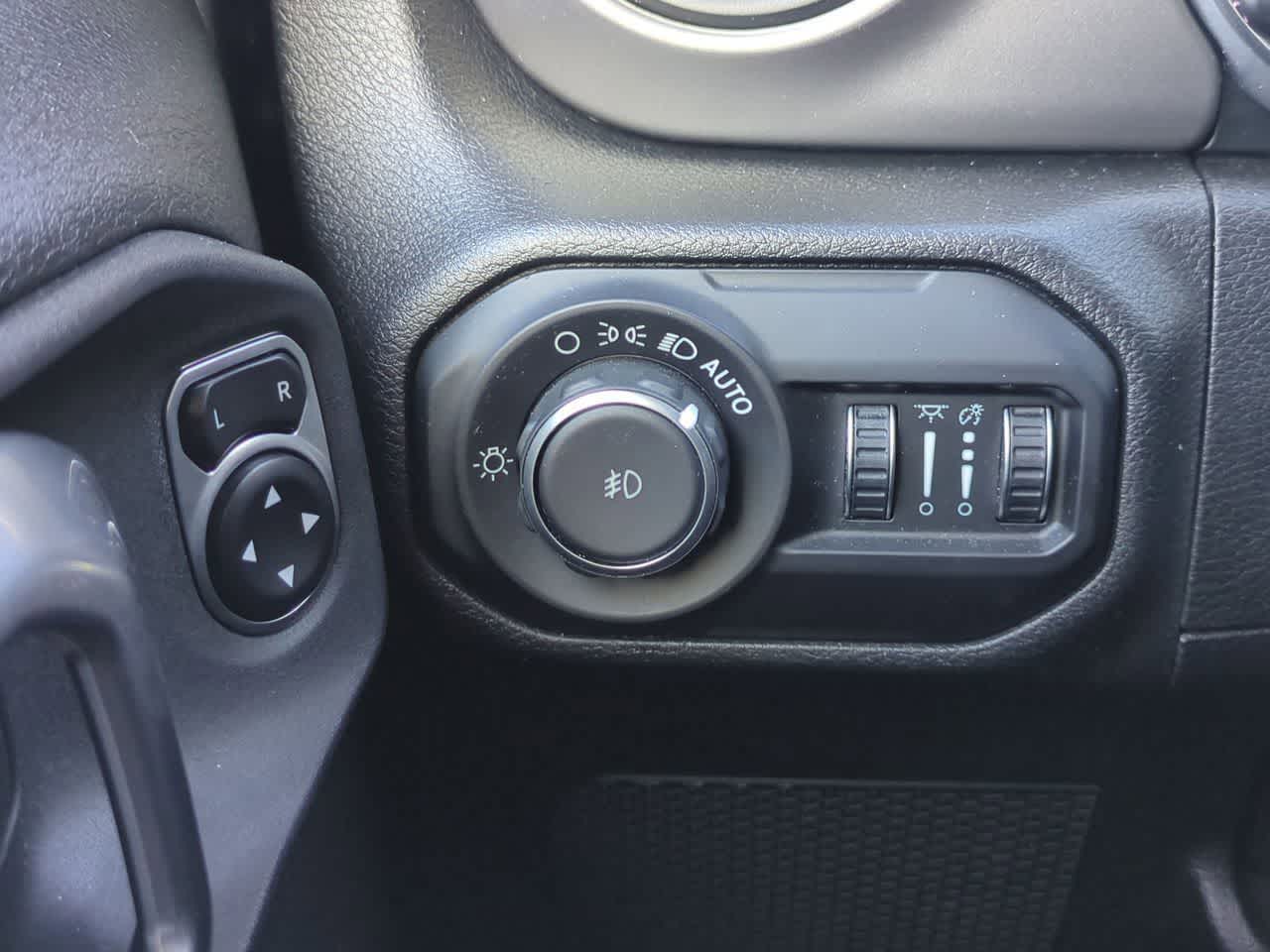 Thumbnail: 2020 Jeep Wrangler - 17