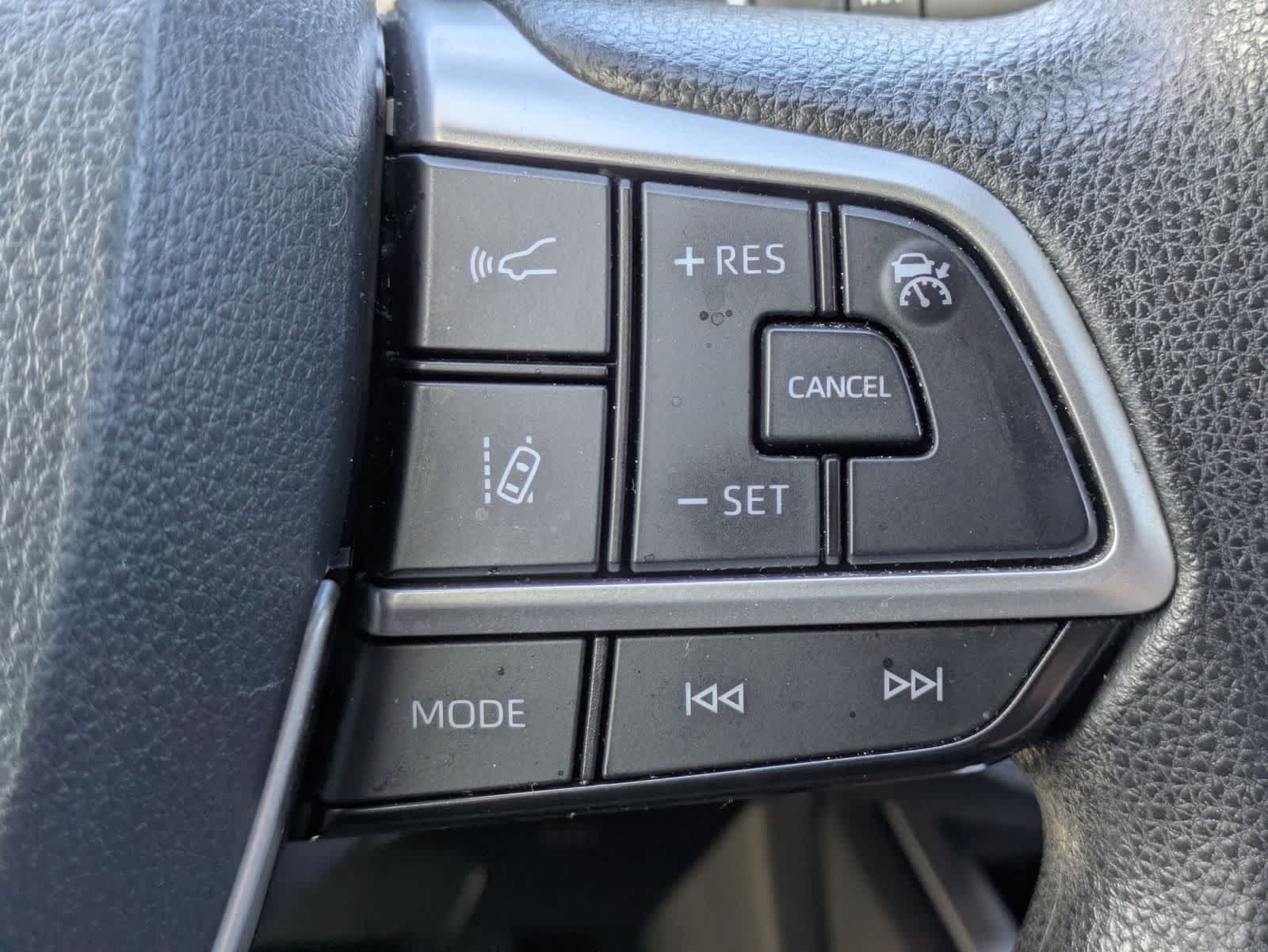 Thumbnail: 2023 Toyota Highlander - 9