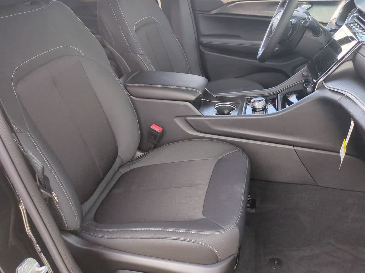 Thumbnail: 2025 Jeep Grand Cherokee - 22