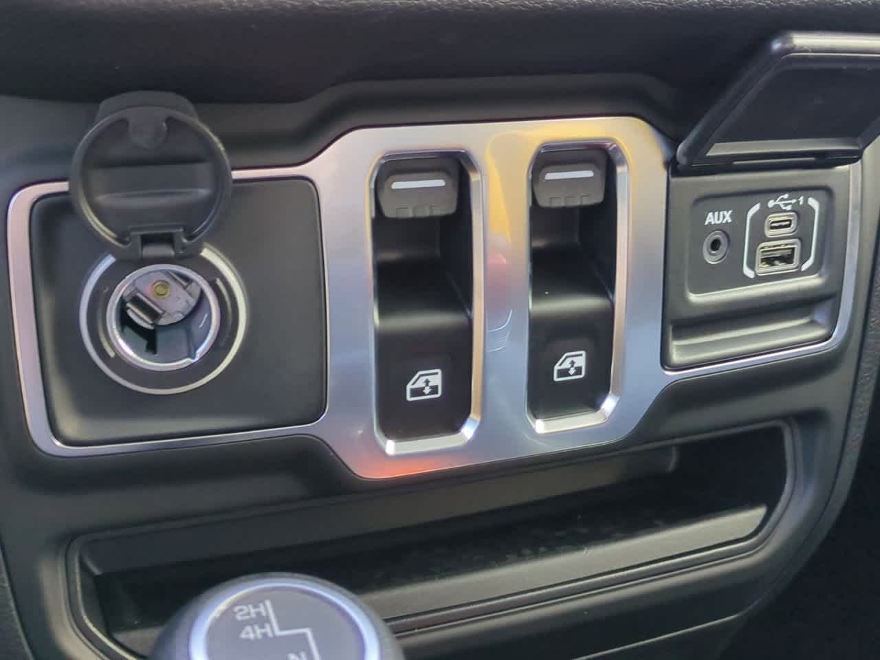 2025 Jeep Wrangler Sport 28