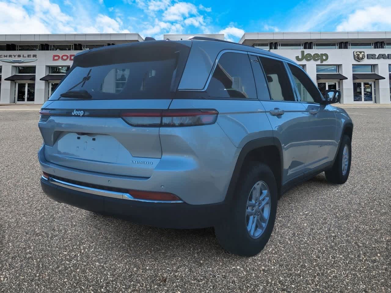 Thumbnail: 2025 Jeep Grand Cherokee - 8