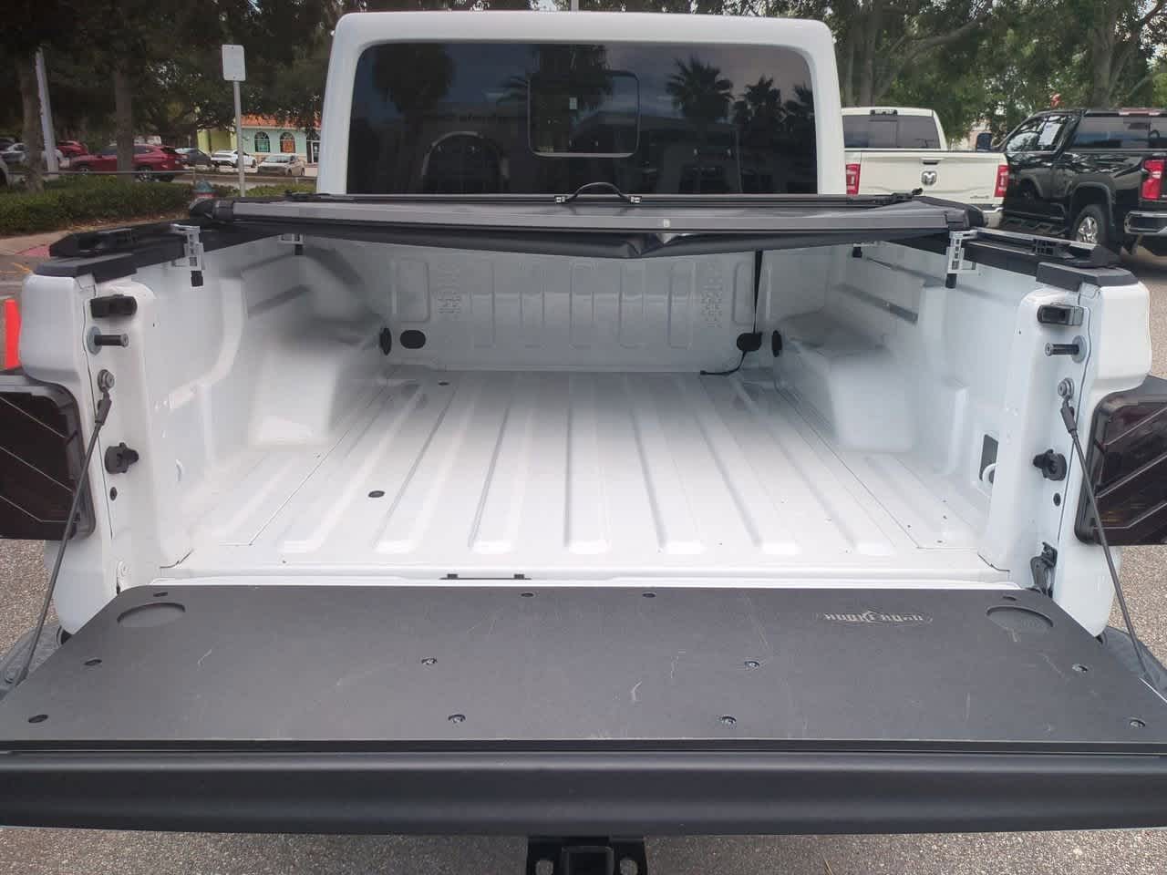 Thumbnail: 2023 Jeep Gladiator - 35