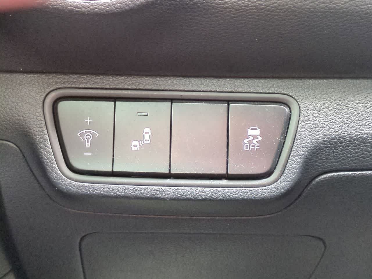 Thumbnail: 2023 Kia Forte - 18