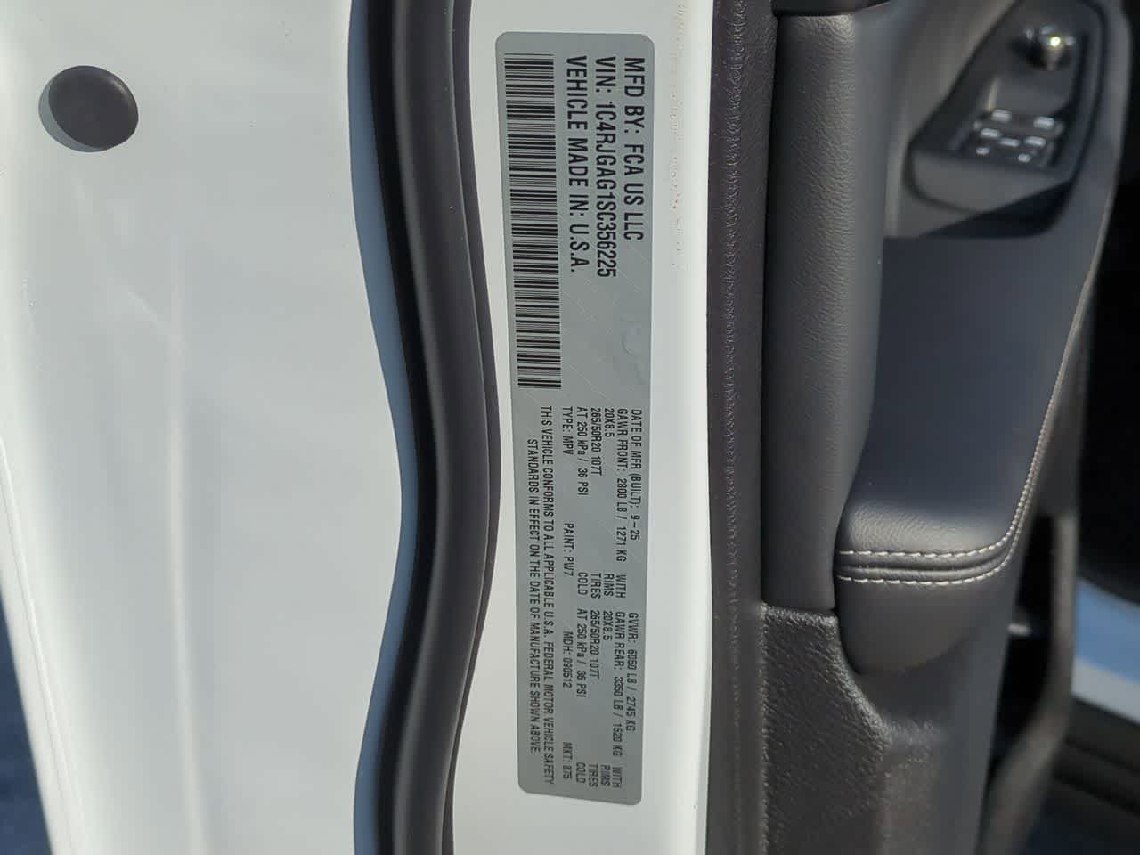 Thumbnail: 2025 Jeep Grand Cherokee - 37