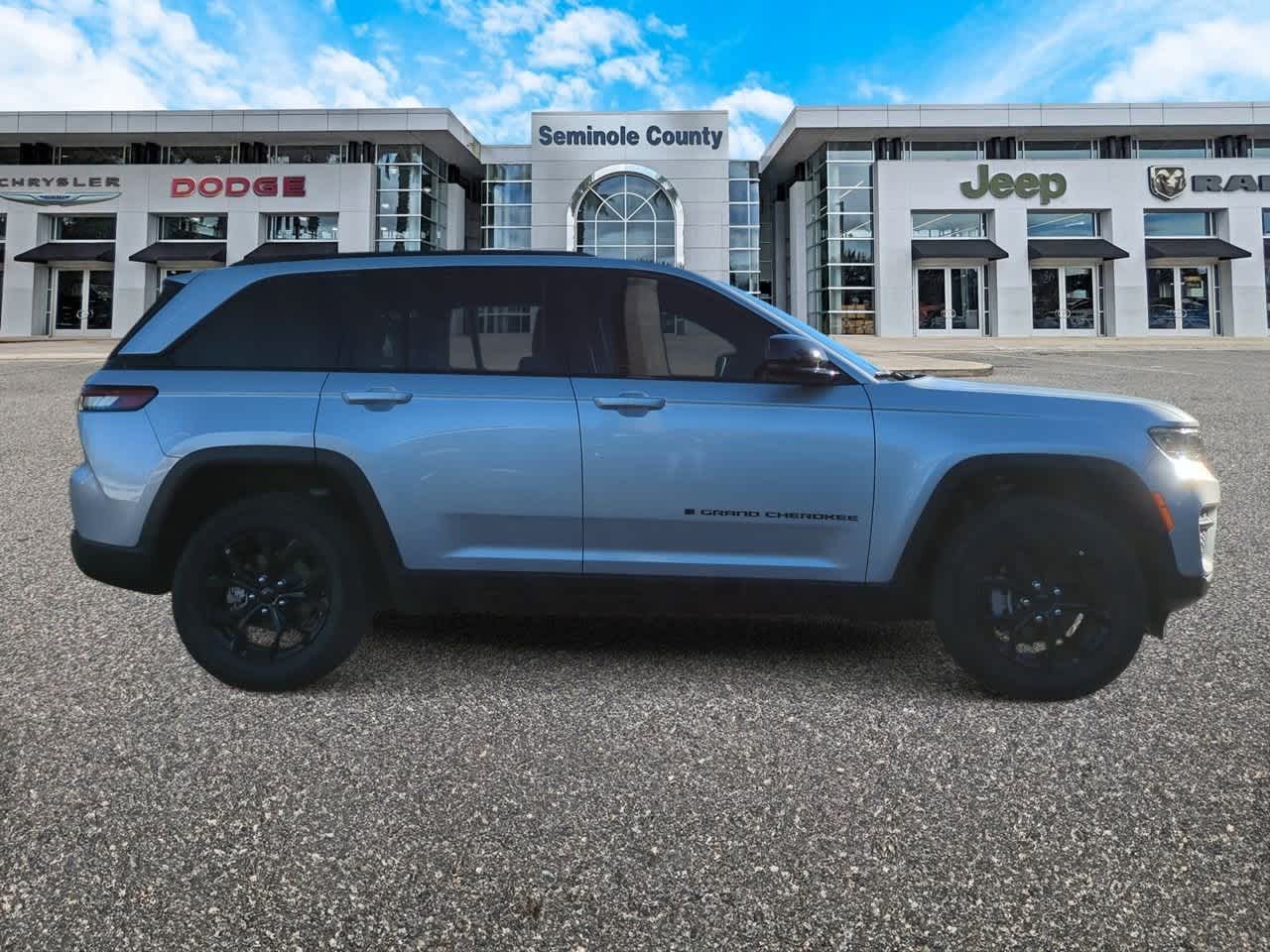 Thumbnail: 2025 Jeep Grand Cherokee - 9