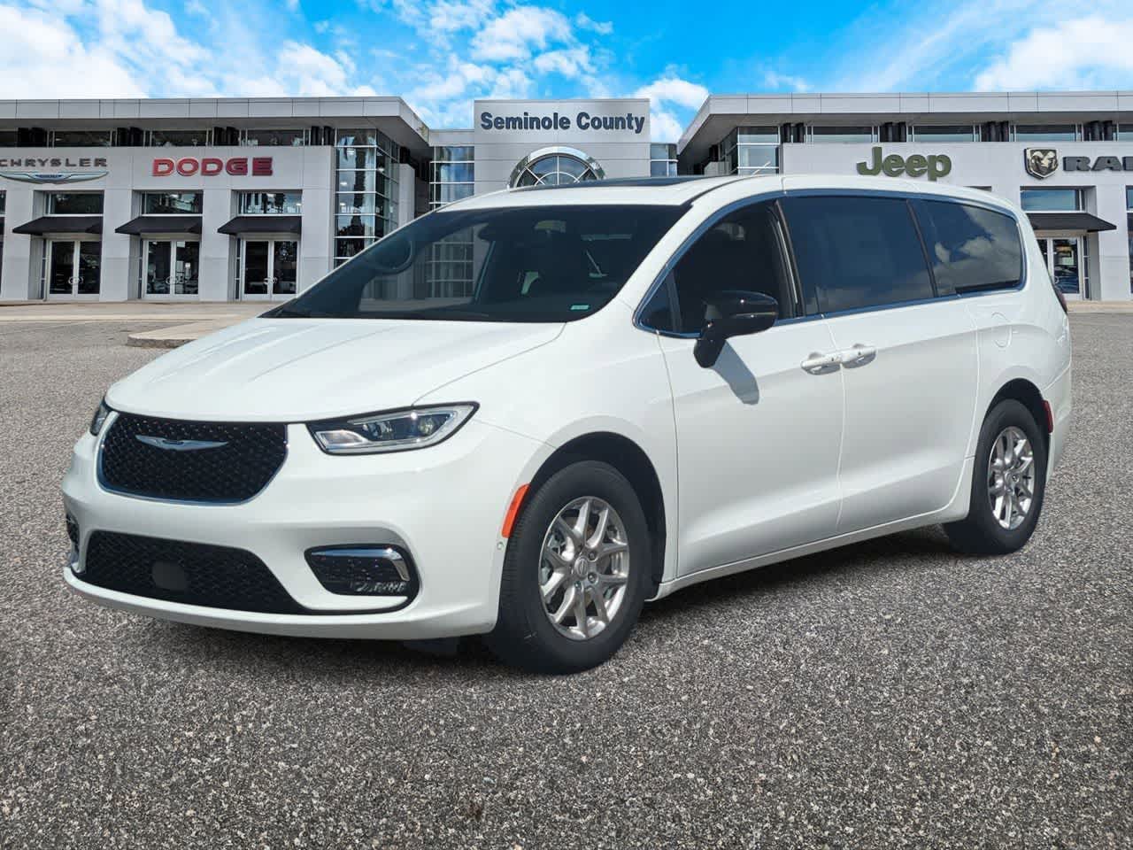 Thumbnail: 2026 Chrysler Pacifica - 4