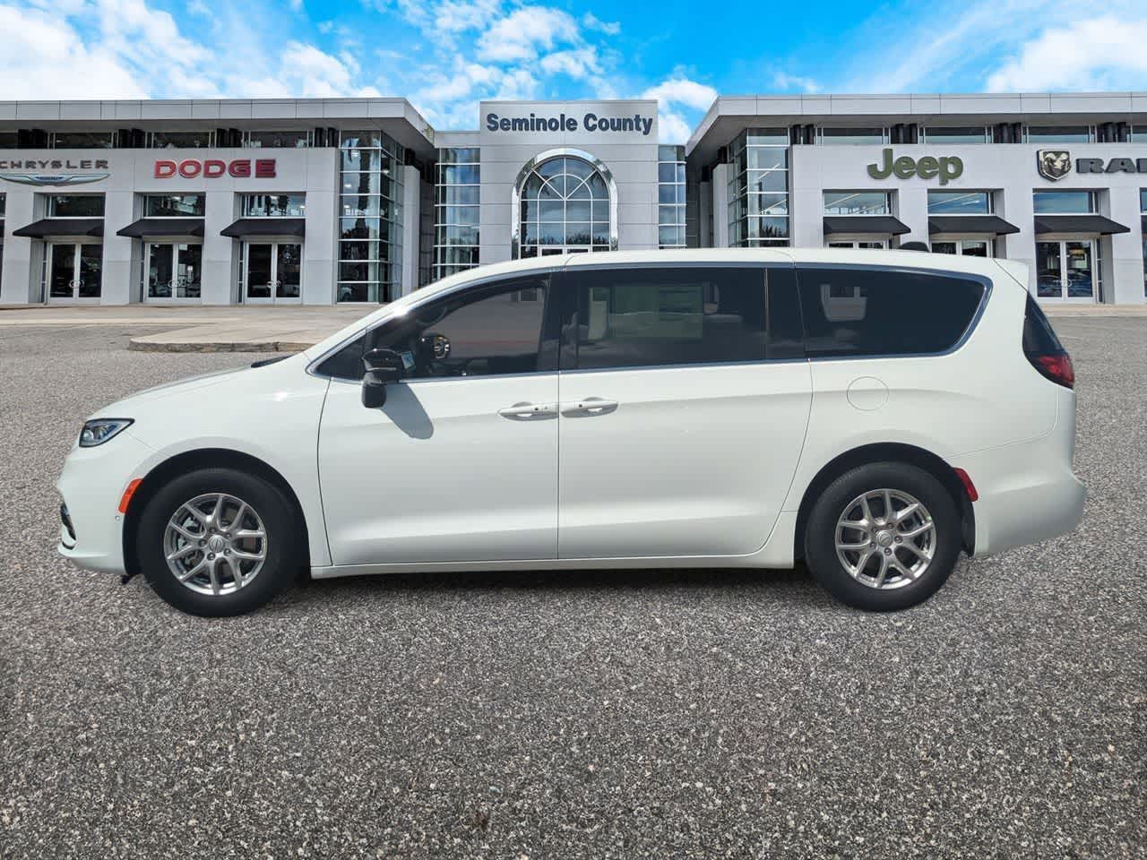 Thumbnail: 2026 Chrysler Pacifica - 5