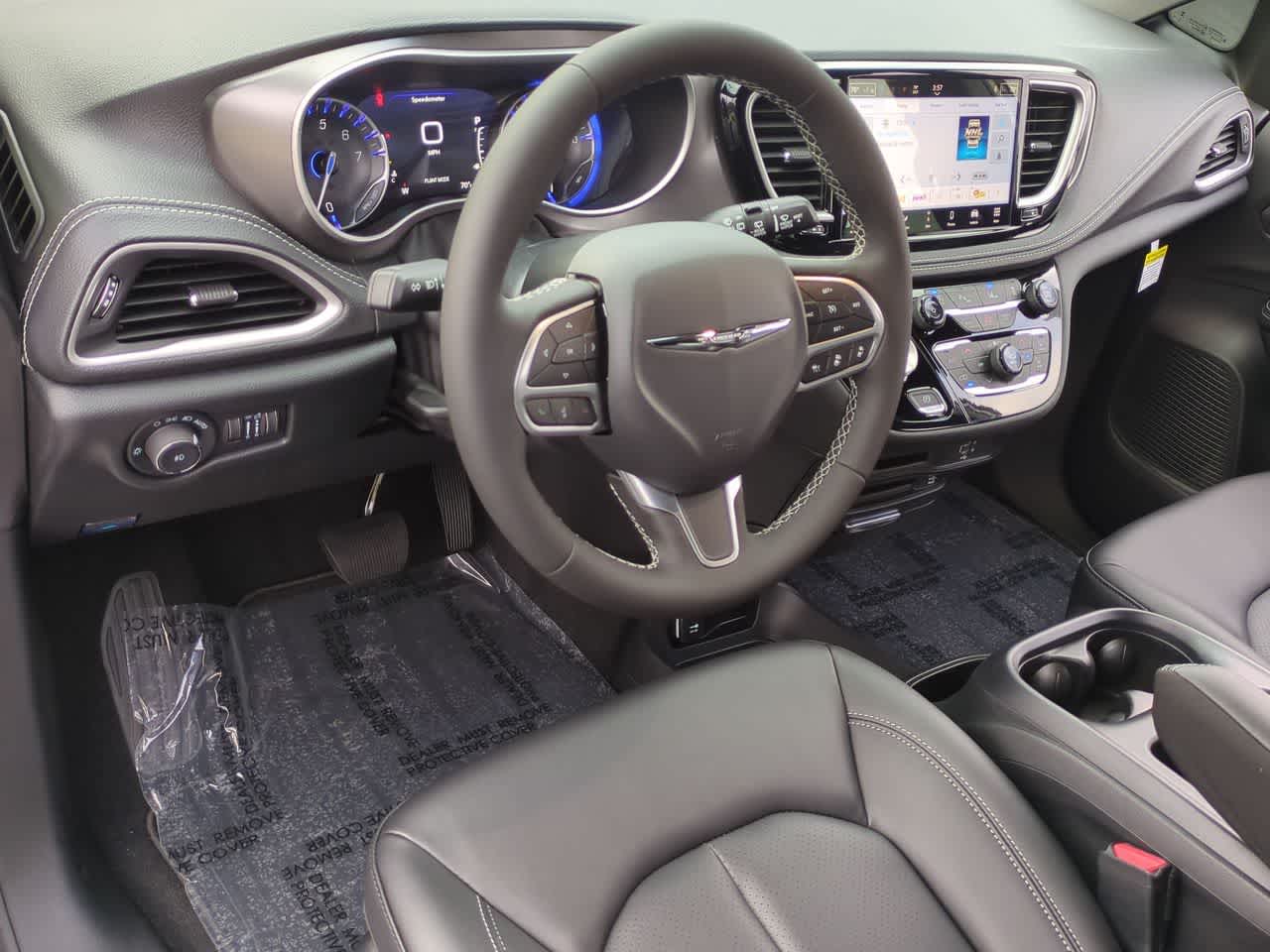Thumbnail: 2026 Chrysler Pacifica - 10
