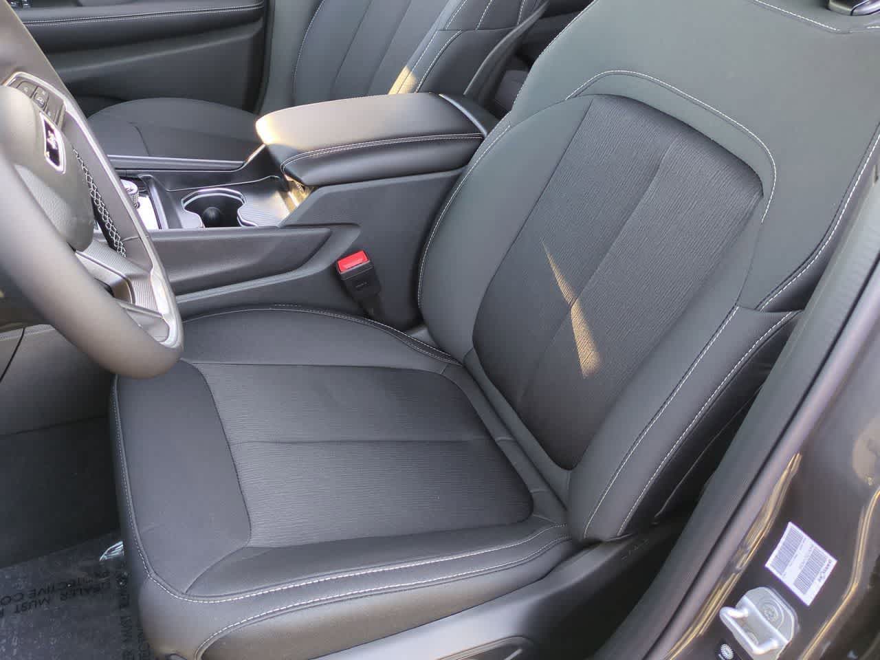 Thumbnail: 2025 Jeep Grand Cherokee - 17