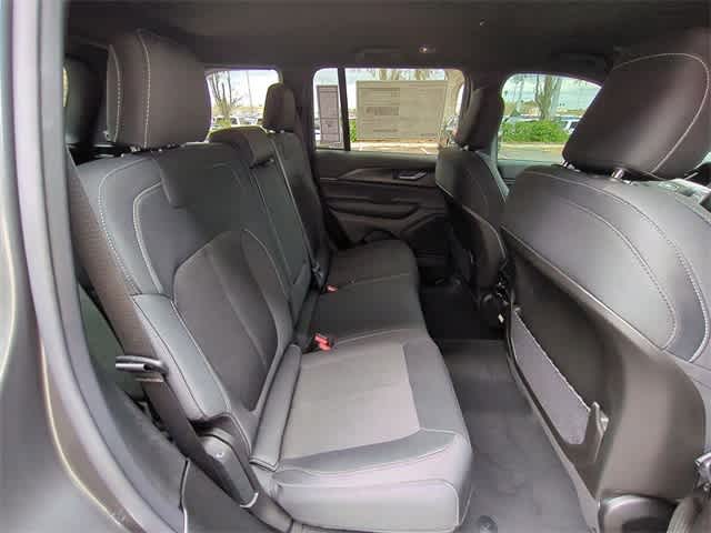 2025 Jeep Grand Cherokee Laredo 20