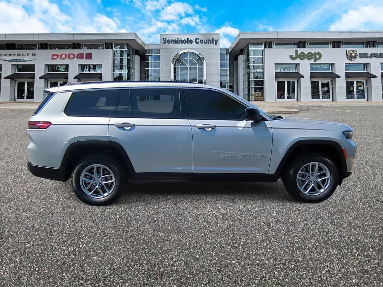 Thumbnail: 2025 Jeep Grand Cherokee L - 9