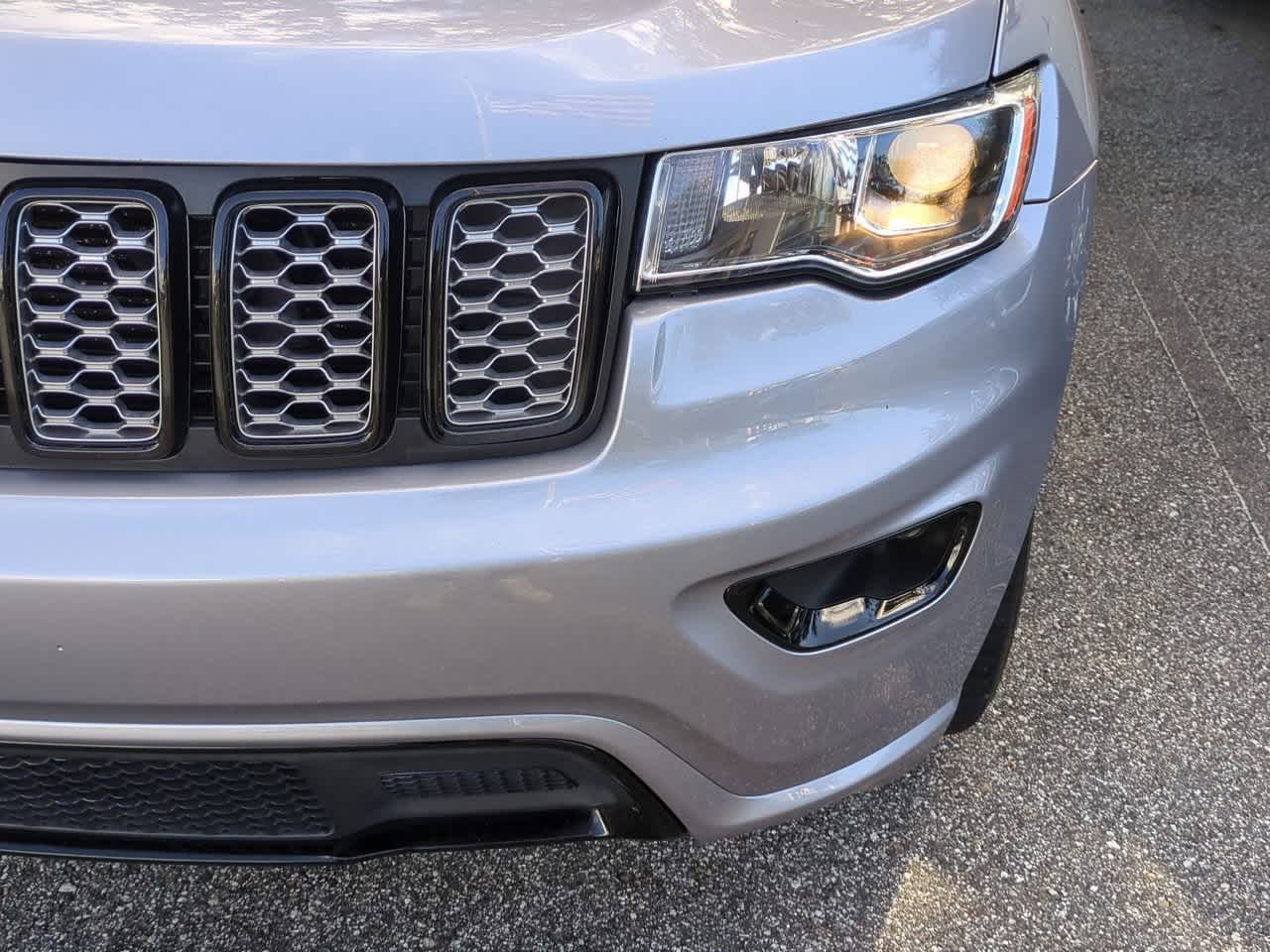 Thumbnail: 2018 Jeep Grand Cherokee - 11