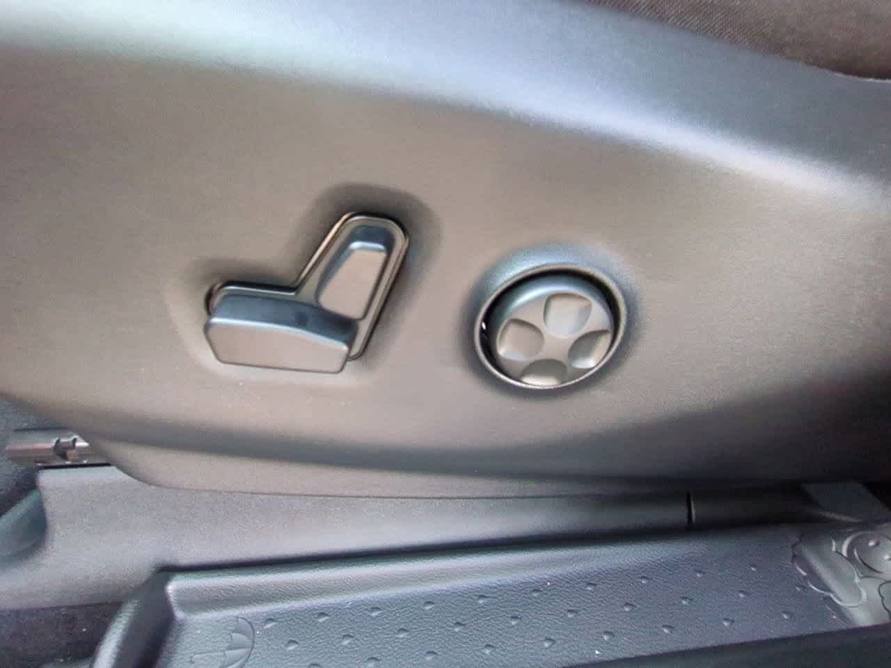 Thumbnail: 2026 Chrysler Voyager - 18