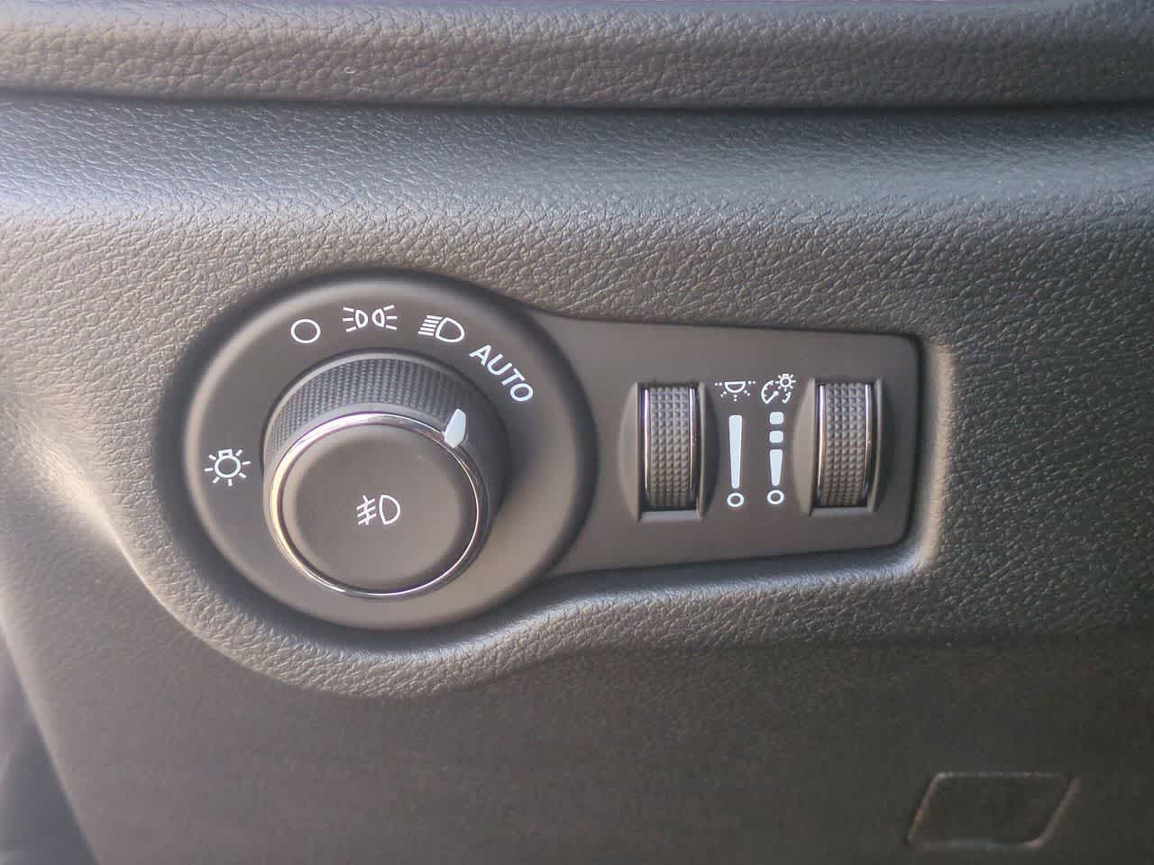 Thumbnail: 2026 Chrysler Pacifica - 18