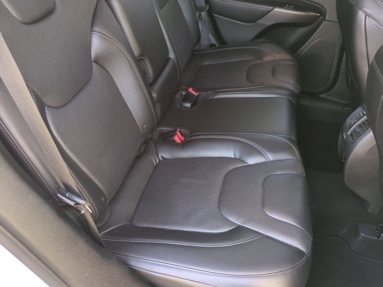 Thumbnail: 2019 Jeep Cherokee - 22