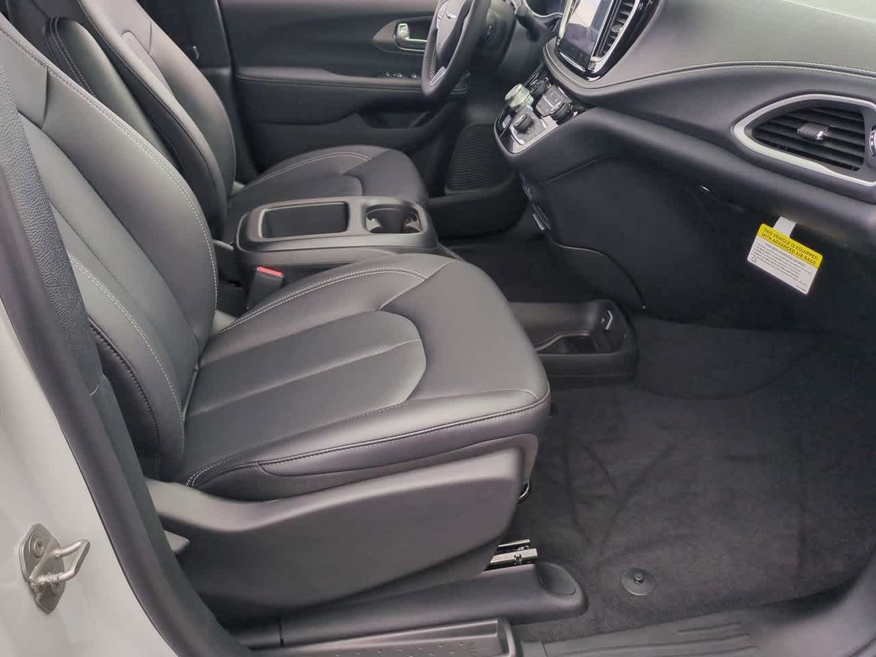 Thumbnail: 2026 Chrysler Pacifica - 22