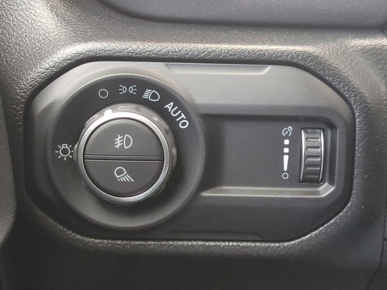 Thumbnail: 2023 Jeep Gladiator - 18