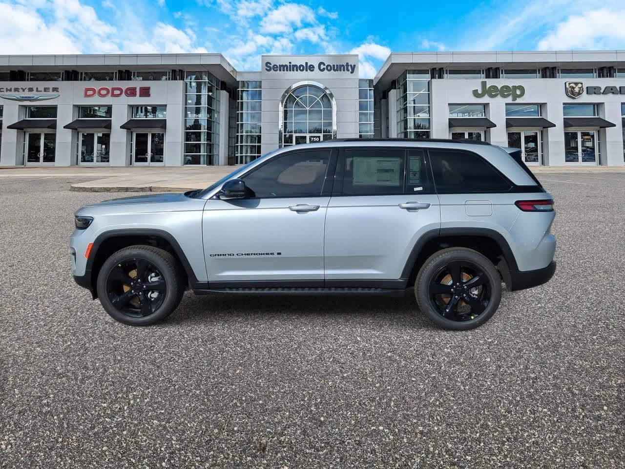 Thumbnail: 2025 Jeep Grand Cherokee - 5