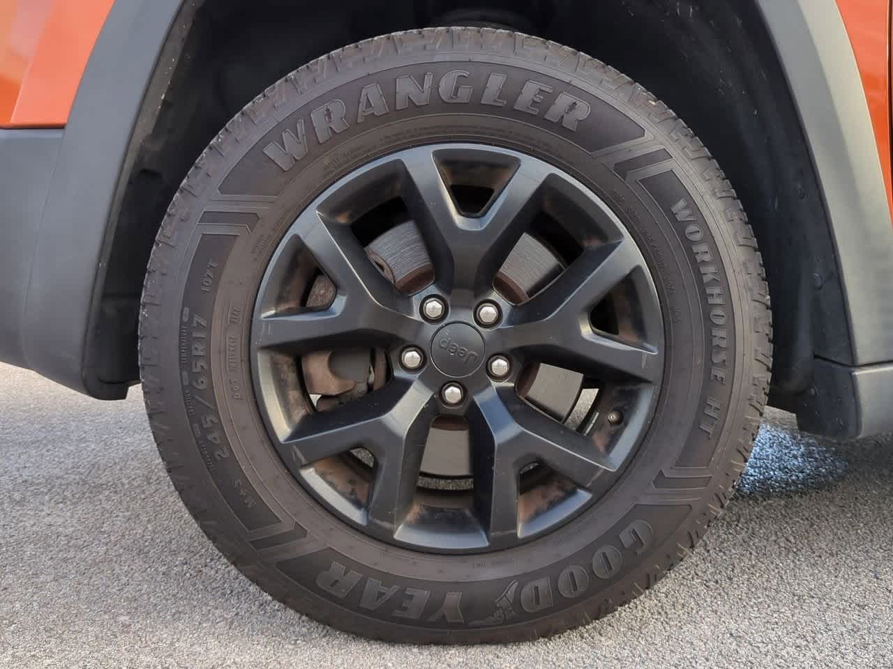 Thumbnail: 2015 Jeep Cherokee - 14