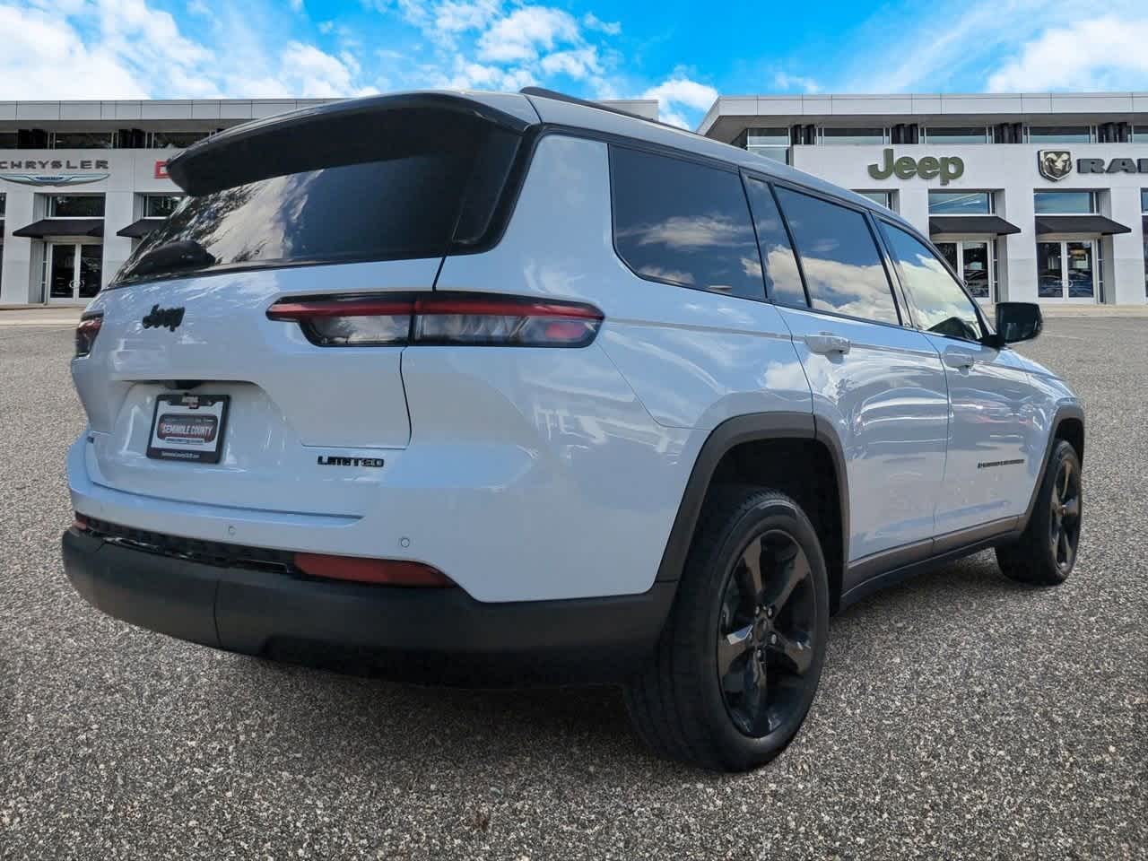 Thumbnail: 2023 Jeep Grand Cherokee L - 8