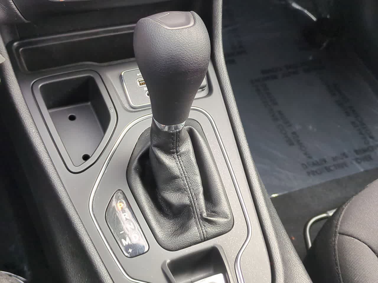 Thumbnail: 2020 Jeep Cherokee - 32